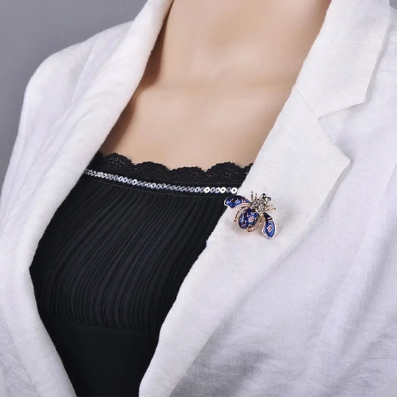 VQ Enamel Bee Brooch - Picture 2 of 7